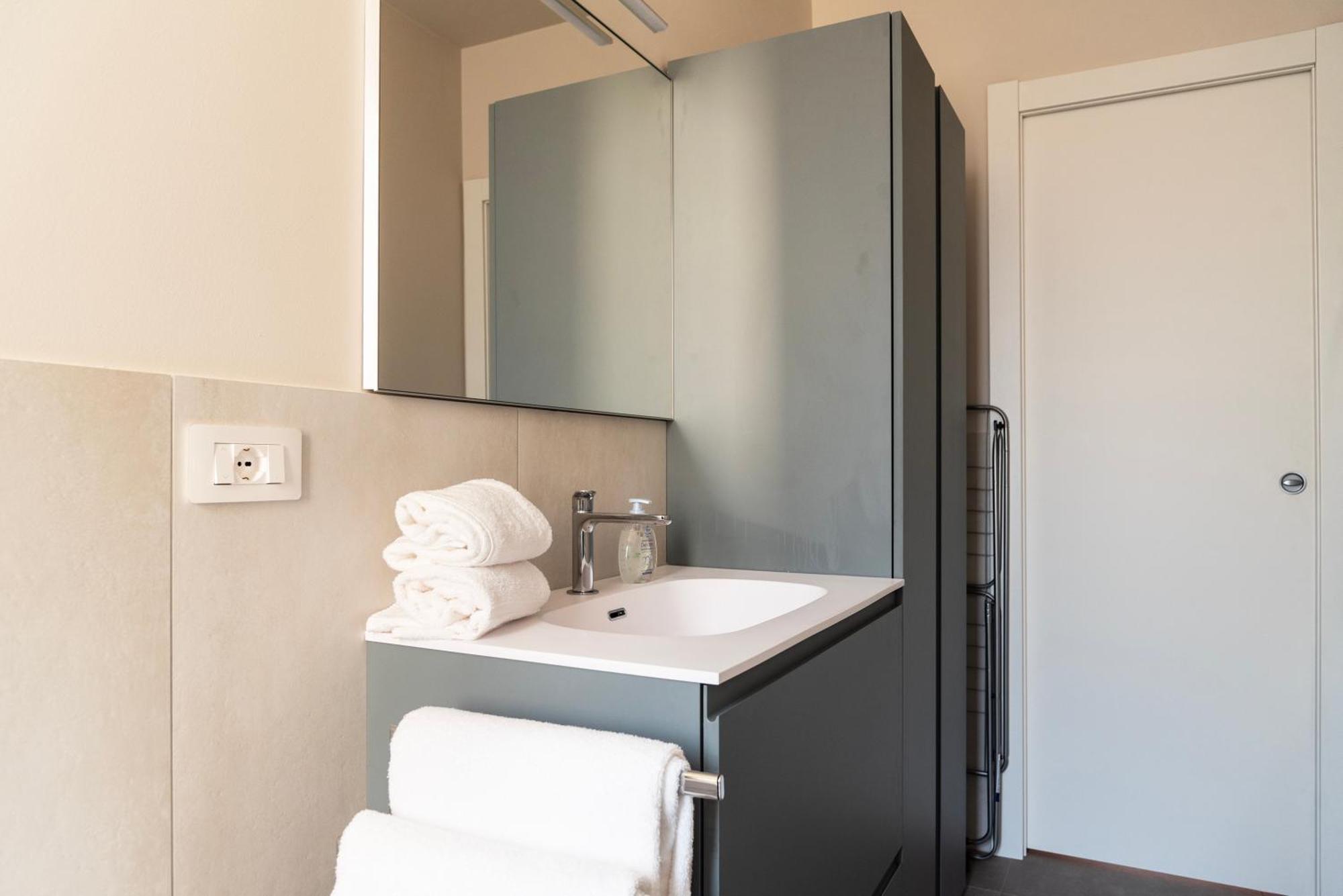 Youhosty - 3 Bedroom Citta Studi Mailand